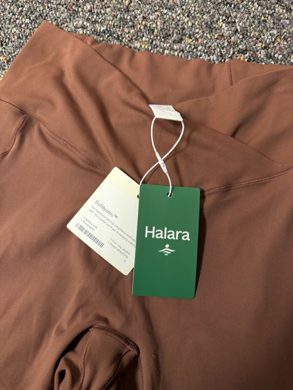 NWT Halara crossover leggings - Picture 3 of 5